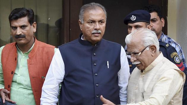 Haryana chief minister Manohar Lal Khattar (right) with Jat leader Yashpal Malik (centre) ahead of a press conference announcing that the protest march to Delhi has been called off, at the Haryana Bhawan in New Delhi on March 19, 2017. (PTI) Haryana chief minister Manohar Lal Khattar (right) with Jat leader Yashpal Malik (centre) ahead of a press conference announcing that the protest march to Delhi has been called off, at the Haryana Bhawan in New Delhi on March 19, 2017. (PTI)