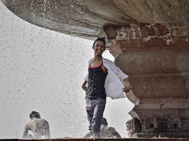 A boy enjoying in a water pond during the hot weather at India Gate. Temperatures will be scorching this week, says Met department.(Ravi Choudhary/HT Photo)