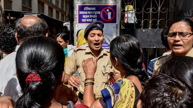 Relatives of some patients get into an argument with the security personnel. (Kunal Patil/HT Photo) 
