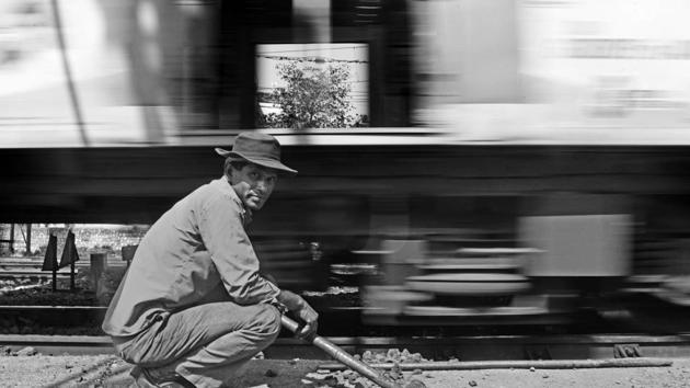 The worst part of their job, gangmen say, is the lack of respect. When they’re at work, commuters - especially rowdy young men - will throw things at them or call them names.  (Pratik Chorge/HT PHOTO) 