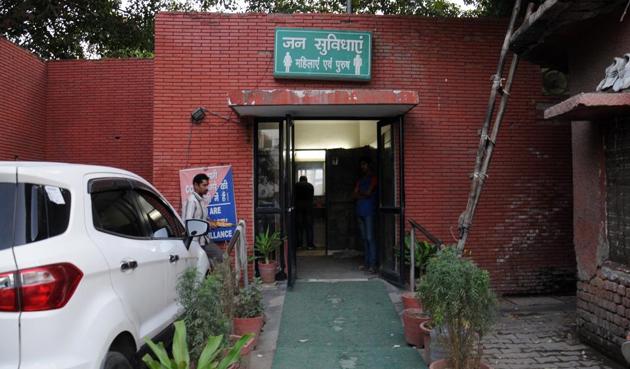A public toilet near Greater Kailash-1 M block market. The South Delhi Municipal Corporation had recently asked all restaurants in its jurisdiction to open their washrooms for the people. (S Burmaula/HT Photo) A public toilet near Greater Kailash-1 M block market. The South Delhi Municipal Corporation had recently asked all restaurants in its jurisdiction to open their washrooms for the people. (S Burmaula/HT Photo)