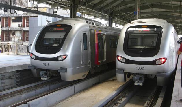 The accused tried to prevent one of the doors from shutting so that he could entre the compartment and did not waste time waiting for the next train. (HT file) The accused tried to prevent one of the doors from shutting so that he could entre the compartment and did not waste time waiting for the next train. (HT file)