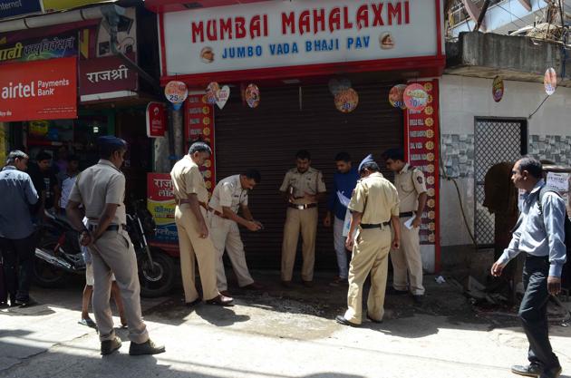 Vithalvadi police inspect the spot where the owner of Mumbai Mahalaxmi Jumbo Vada bhaji pav centre was set alight.(HT photo)