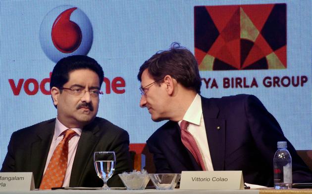 Aditya Birla Group chairman Kumar Mangalam Birla interacts with Chief Executive Officer of Vodafone Group Vittorio Colao during the announcement of merger between Vodafone India and Idea Cellular.(PTI)