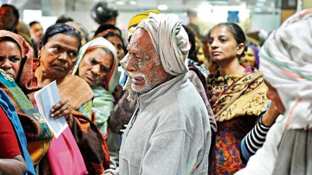 This HT photo of an old man crying at the State Bank of India’s New Colony branch in Gurgaon had become an enduring symbol of people’s woes after the government’s demonetisation exercise last year. (HT file photo/Praveen Kumar) This HT photo of an old man crying at the State Bank of India’s New Colony branch in Gurgaon had become an enduring symbol of people’s woes after the government’s demonetisation exercise last year. (HT file photo/Praveen Kumar)