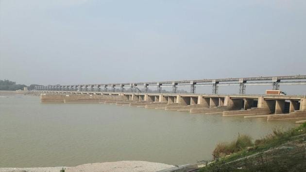 The headworks’ 14 of total 31 gates at its main barrage have gone defunct due to rust. Another 8 of the total 14 canal regulation gates have also gone beyond repairs. About 600 cusecs of water is flowing to Pakistan round-the-clock in the absence of repairs of these defunct and choking gates.(HT Photo) The headworks’ 14 of total 31 gates at its main barrage have gone defunct due to rust. Another 8 of the total 14 canal regulation gates have also gone beyond repairs. About 600 cusecs of water is flowing to Pakistan round-the-clock in the absence of repairs of these defunct and choking gates.(HT Photo)