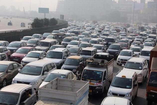 A view of traffic jam at expressway at Gurgaon- Delhi border(Livemint)