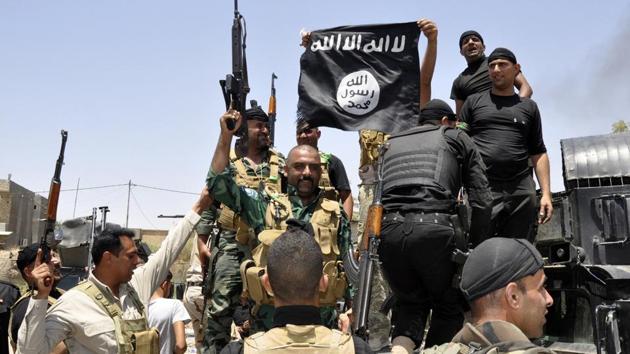 Islamic State militants captured an Iraqi police colonel and eight other officers in western Mosul after they ran out of ammunition during fierce clashes early Monday morning.(Reuters File Ph) Islamic State militants captured an Iraqi police colonel and eight other officers in western Mosul after they ran out of ammunition during fierce clashes early Monday morning.(Reuters File Ph)