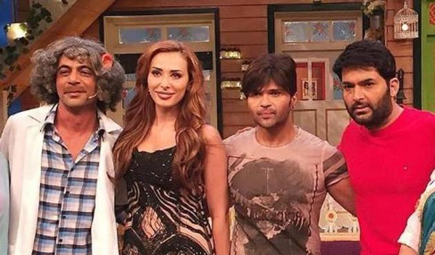 Sunil Grover and Kapil Sharma pose with guests Iulia Vantur and Himesh Reshammiya on their show The Kapil Sharma Show.