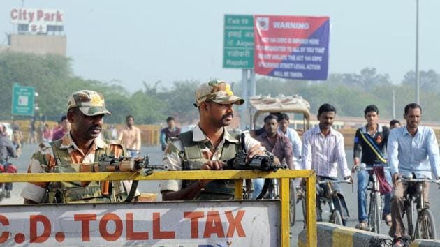 Security personnel were deployed at Delhi-Gurgaon border to prevent any untoward incident after Jat protesters threatened to choke Delhi with over 50,000 tractor-trailers on March 20. (Parveen Kumar/HT Photo) Security personnel were deployed at Delhi-Gurgaon border to prevent any untoward incident after Jat protesters threatened to choke Delhi with over 50,000 tractor-trailers on March 20. (Parveen Kumar/HT Photo)