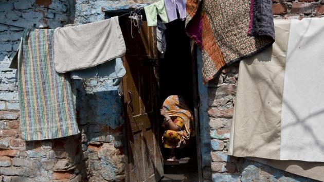 A woman seen inside her house at Kathputli colony. Women here still wear Rajasthani attire keeping the traditions alive. (Saumya Khandelwal/HT PHOTO) A woman seen inside her house at Kathputli colony. Women here still wear Rajasthani attire keeping the traditions alive. (Saumya Khandelwal/HT PHOTO)