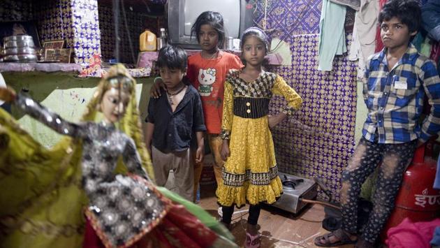 Children watch a show inside a house at Kathputli colony.Youngsters are inducted into this form of art at an early stage. (Saumya Khandelwal/HT PHOTO) Children watch a show inside a house at Kathputli colony.Youngsters are inducted into this form of art at an early stage. (Saumya Khandelwal/HT PHOTO)