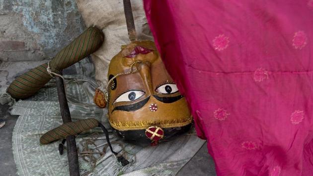 A rod puppet lies on the floor of a house in Kathputli Colony. (Saumya Khandelwal/HT PHOTO) A rod puppet lies on the floor of a house in Kathputli Colony. (Saumya Khandelwal/HT PHOTO)