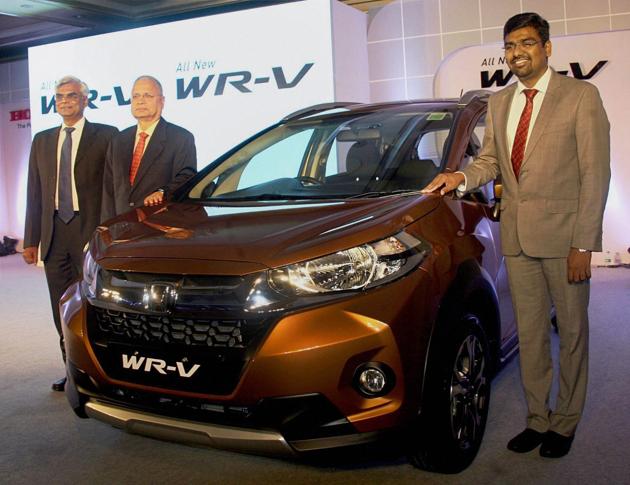 Sr Vice President and Director, Raman Kumar Sharma (C), Senior Vice President , Sales and marketing, Jnaneshwar Sen (L) and Senthil Kumar Natarajan (R), Zonal Head Sales South, during the Launch of Honda "WR-V" car in Bengaluru.(PTI) Sr Vice President and Director, Raman Kumar Sharma (C), Senior Vice President , Sales and marketing, Jnaneshwar Sen (L) and Senthil Kumar Natarajan (R), Zonal Head Sales South, during the Launch of Honda "WR-V" car in Bengaluru.(PTI)