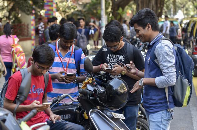 The government plans to create 1,200 hotspots in the city of which 585 are active now.(Hindustan Times)