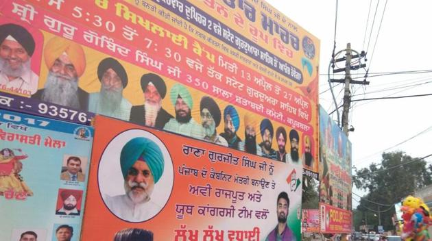 The welcome hoardings with photos of Congress leaders in Kapurthala.(HT Photo)