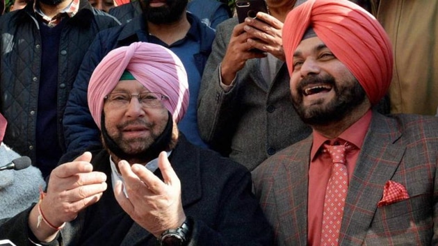 Punjab chief minister Capt Amarinder Singh with Navjot Singh Sidhu during a press conference in Amritsar(PTI File Photo)