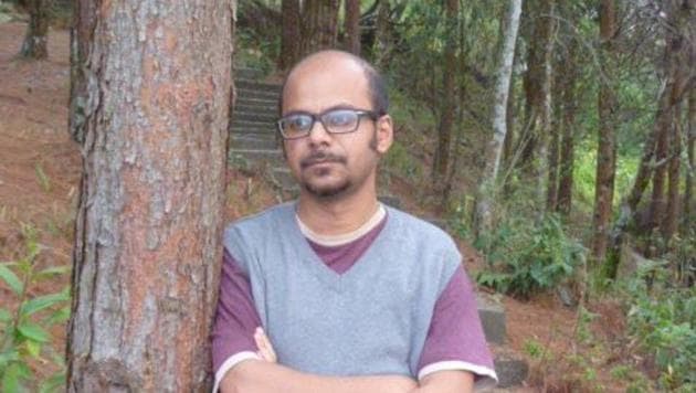 The police complaint against Srijato Bandyopadhyay has polarised a vast majority of the people of West Bengal.(Facebook) The police complaint against Srijato Bandyopadhyay has polarised a vast majority of the people of West Bengal.(Facebook)