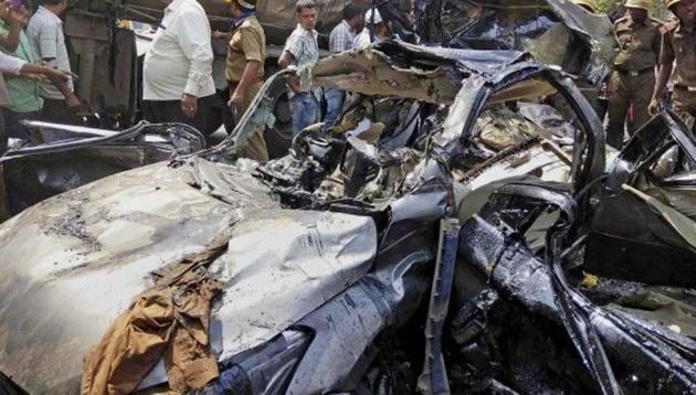 The mangled remains of the ill-fated vehicle in which the RPF officer, his family members were travelling. (HT photo) The mangled remains of the ill-fated vehicle in which the RPF officer, his family members were travelling. (HT photo)