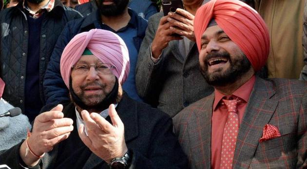 Punjab chief minister Capt Amarinder Singh with Navjot Singh Sidhu during a press conference in Amritsar.(PTI File Photo)