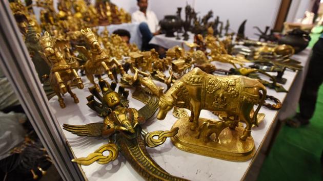 Craftsmen from Varanasi, Mahoba, Madhya Pradesh, Karnataka and Uttarakhand have set up stalls at the fair. (Virendra Singh Gosain/HT PHOTO) Craftsmen from Varanasi, Mahoba, Madhya Pradesh, Karnataka and Uttarakhand have set up stalls at the fair. (Virendra Singh Gosain/HT PHOTO)