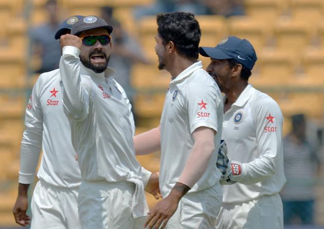 India cricket team captain Virat Kohli (L) celebrates with Umesh Yadav (C) and other teammates after the dismissal of Australia cricket team captain Steve Smith after the incident that triggered the DRS controversy and the famous ‘Brain Fade’ episode.(AFP) India cricket team captain Virat Kohli (L) celebrates with Umesh Yadav (C) and other teammates after the dismissal of Australia cricket team captain Steve Smith after the incident that triggered the DRS controversy and the famous ‘Brain Fade’ episode.(AFP)