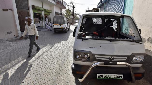 Around 8 to 10 gunshots were fired around 11.30am and two persons were injured. (Sanjeev Verma/HT PHOTO) Around 8 to 10 gunshots were fired around 11.30am and two persons were injured. (Sanjeev Verma/HT PHOTO)