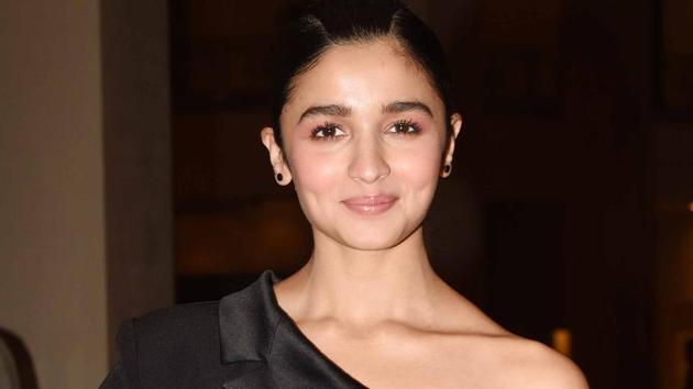 Keep yourself hydrated in summer, advises Alia Bhatt. (HT Photo/Yogen Shah) Keep yourself hydrated in summer, advises Alia Bhatt. (HT Photo/Yogen Shah)