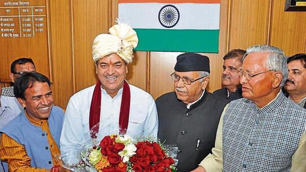 Speaker Premchand Aggarwal is greeted by MLAs at the assembly in Dehradun on Thursday.(Vinay Santosh Kumar/HT)
