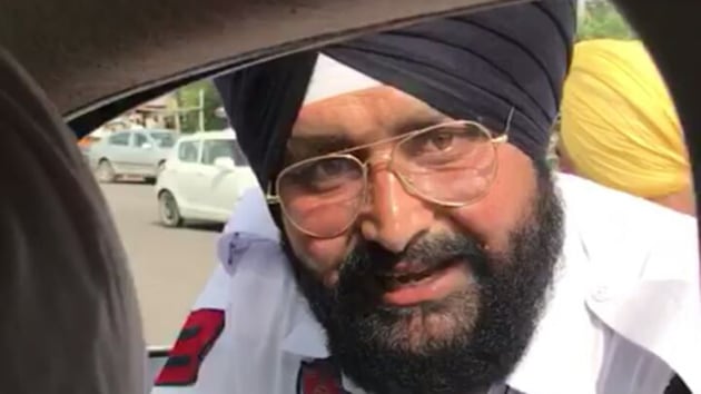 Finance minister Manpreet Badal on Thursday caught on camera two cops accepting bribe.(HT Photo)