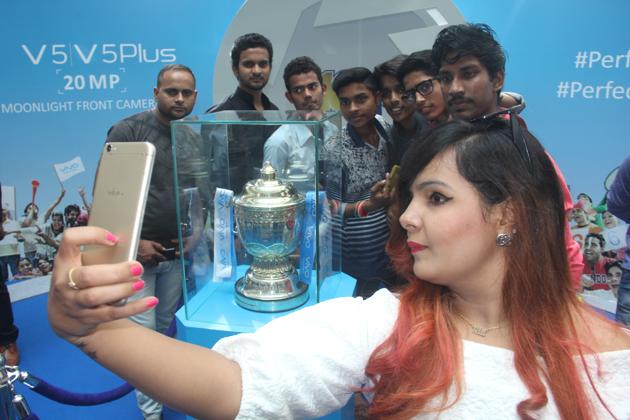 Fans thronged in huge numbers at a mall in Lucknow to have a close look of the IPL Trophy on Thursday. The glittering trophy reached the city after travelling to nine cities across the country. (HT Photo) Fans thronged in huge numbers at a mall in Lucknow to have a close look of the IPL Trophy on Thursday. The glittering trophy reached the city after travelling to nine cities across the country. (HT Photo)