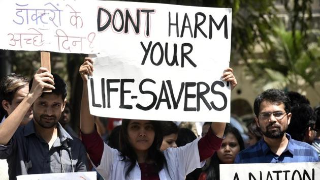 Doctors protest inside a hospital as they launch a strike across Maharashtra in Mumbai on March 20. (Kunal Patil/HT Photo) Doctors protest inside a hospital as they launch a strike across Maharashtra in Mumbai on March 20. (Kunal Patil/HT Photo)