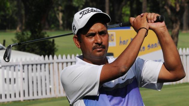Delhi’s Shamim Khan tees off during the third day of the Kolkata Classic Golf Tournament at Royal Calcutta Golf Club on Thursday.(Subhankar Chakraborty/HT PHOTO)