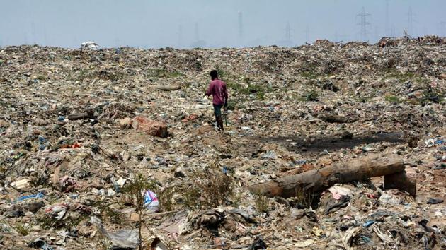 Garbage dump yard at RK Nagar area of Chennai. The RK Nagar assembly constituency is set for a bypoll on April 12 following the death of former Tamil Nadu chief minister J Jayalalithaa who represented it.(HT Photo) Garbage dump yard at RK Nagar area of Chennai. The RK Nagar assembly constituency is set for a bypoll on April 12 following the death of former Tamil Nadu chief minister J Jayalalithaa who represented it.(HT Photo)