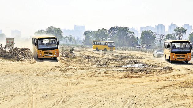 An uncompleted patch of Northern Peripheral road (Dwarka Expressway) near Sector 84A in Gurgaon.(Parveen Kumar/HT File)