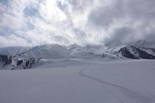 Kashmir generally conjures up images of violence and bloodshed, regular visitors to Gulmarg see things rather differently. (Clement JAFFRE / AFP) 