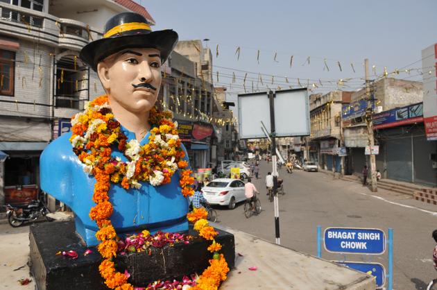 Statue of Shaheed-E-Azam , Bhagat Singh named as Bhagat Singh Chowk in Jalandhar. (Pardeep Pandit/ HT Photo) 