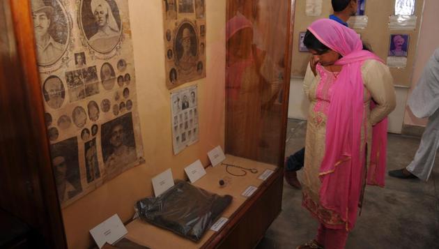 A visitor looks at  the artifacts kept at  the ancestral house of Shaheed-A-Azam,  Bhagat Singh. (Pardeep Pandit /  HT Photo) 