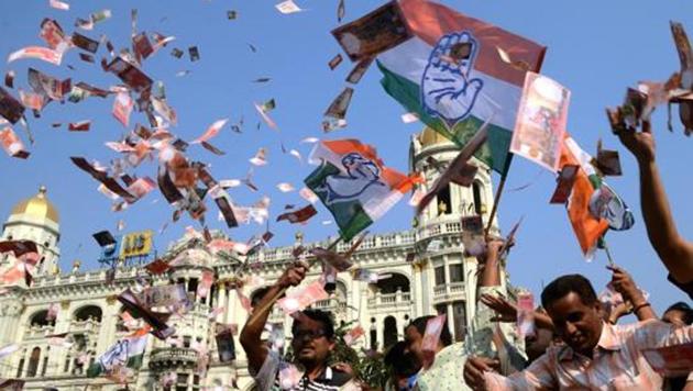 Congress workers scatter fake currency notes in the wind in support of the Narada sting operation, which showed several Trinamool leaders taking bribes.(Prateek Choudhary/ HT File) Congress workers scatter fake currency notes in the wind in support of the Narada sting operation, which showed several Trinamool leaders taking bribes.(Prateek Choudhary/ HT File)