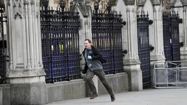 Police respond outside Parliament. (Stefan Wermuth / REUTERS)