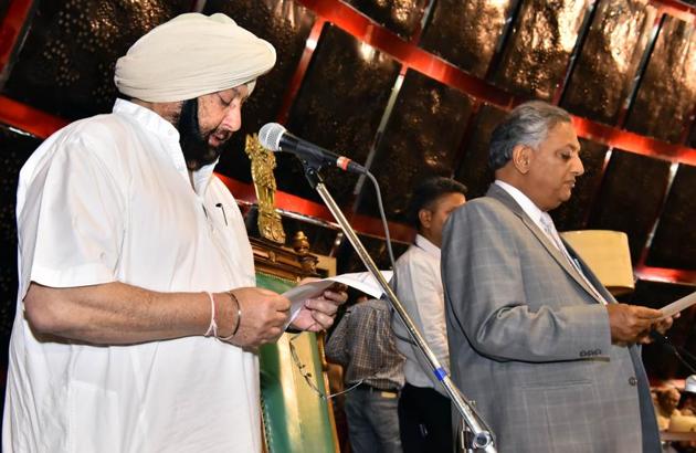 Chief minister Capt Amarinder Singh being administered the oath as MLA by pro-tem speaker Rana KP Singh on the first day of the maiden session of the 14th assembly of Punjab on Friday, March 24. (Keshav Singh/HT)