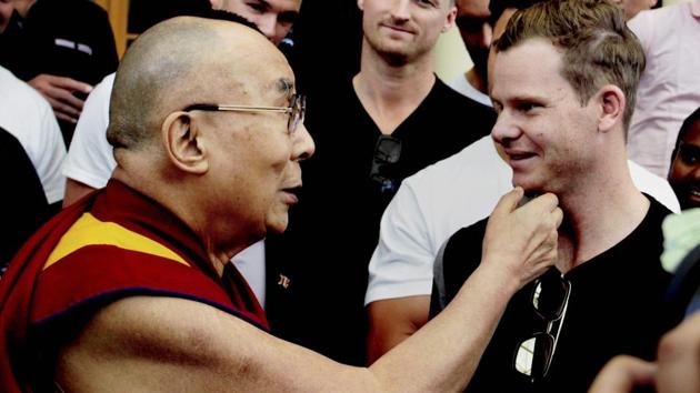 Dharamshala: Tibetan spiritual leader The Dalai Lama interacts with Australian cricket team captain Steve Smith who along with his teammates met him, in Dharamshala on Friday. PTI Photo (PTI3_24_2017_000137A)(PTI)