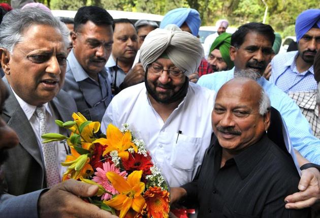 Rana KP Singh, Capt Amarinder Singh and Brahm Mohindra at the Punjab Vidhan Sabha on the first day of the maiden session of the 14th assembly on Friday, March 24. (Keshav Singh/HT)