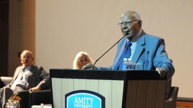 Ram Jethmalani, senior lawyer of the Supreme Court, addressing law students during the 2nd Amity national Moot court competition in Amity University, Manesar. (Parveen Kumar/HT Photo) Ram Jethmalani, senior lawyer of the Supreme Court, addressing law students during the 2nd Amity national Moot court competition in Amity University, Manesar. (Parveen Kumar/HT Photo)
