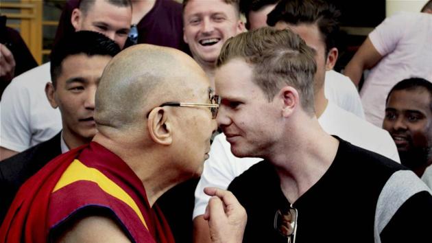 Tibetan spiritual leader The Dalai Lama meets Australian cricket team captain Steve Smith and his teammates on the eve of the last test match between India and Australia in Dharamshala on Friday.(PTI)