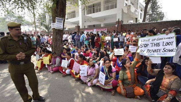 Protest against the fee hike by DPSG School in Palam Vihar on Friday. (Sanjeev Verma/HT Photo) Protest against the fee hike by DPSG School in Palam Vihar on Friday. (Sanjeev Verma/HT Photo)