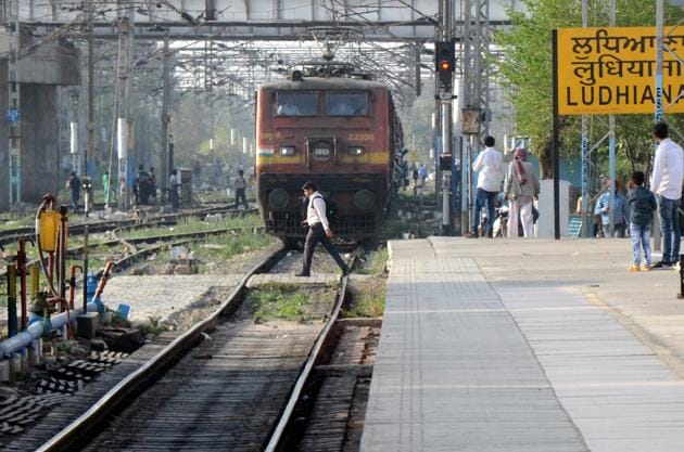 Man crossing railway lines even though train is in motion at Railway Station(File photo/Hindustan Times) Man crossing railway lines even though train is in motion at Railway Station(File photo/Hindustan Times)