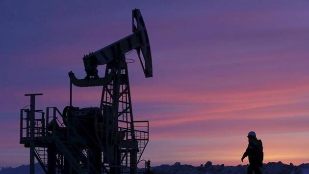 A worker at an oil field owned by Bashneft, Bashkortostan, Russia (Reuters photo) A worker at an oil field owned by Bashneft, Bashkortostan, Russia (Reuters photo)
