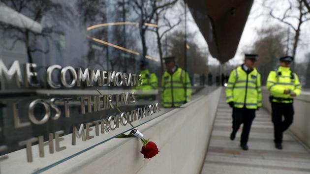 A floral tribute is seen outside New Scotland Yard following a recent attack in Westminster, in London.(REUTERS)