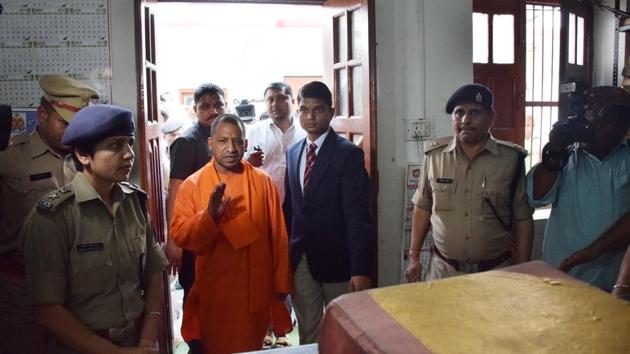 Uttar Pradesh CM Yogi Adityanath pays a surprise visit to Hazratganj police station in Lucknow on Thursday.(Deepak Gupta/HT Photo)